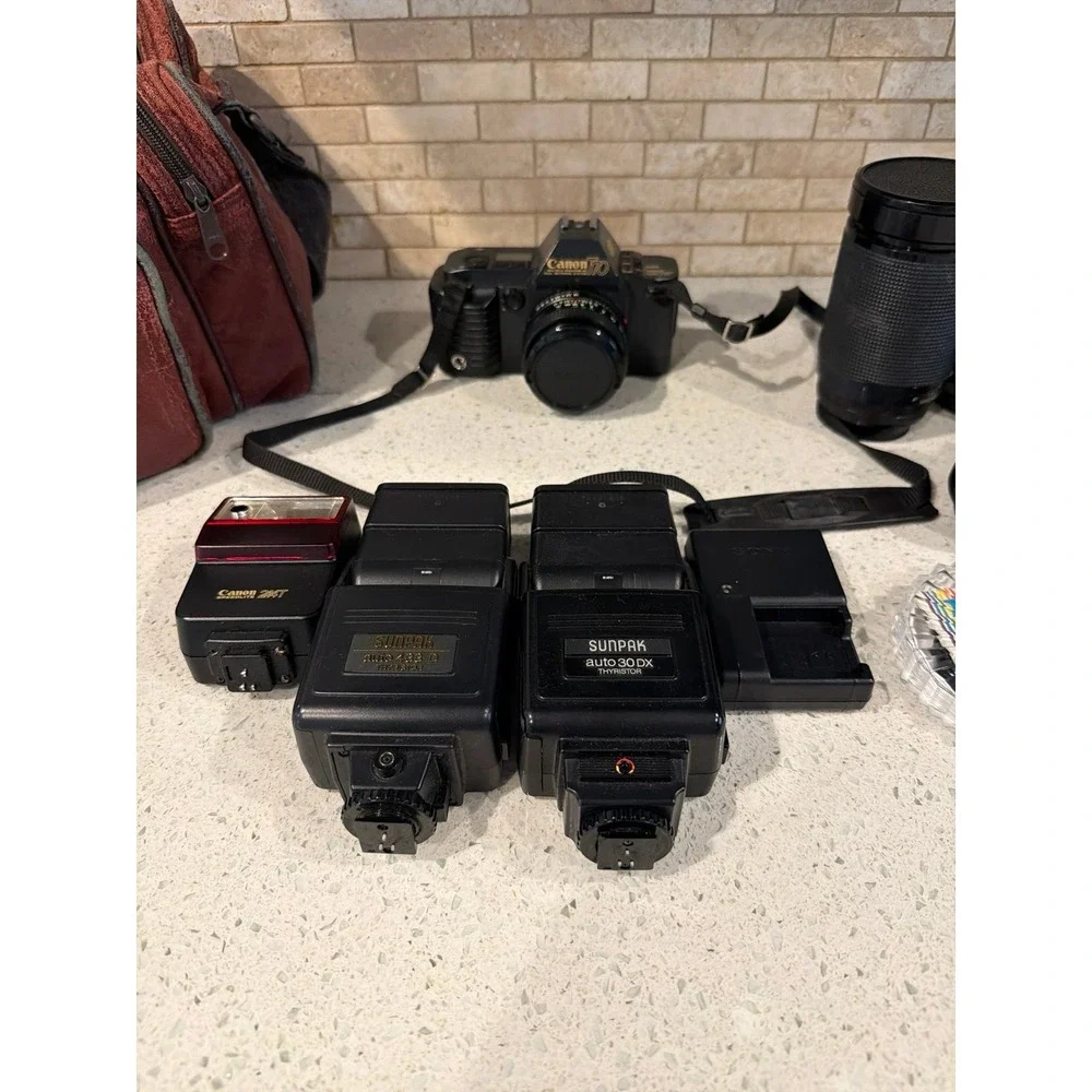 Canon T70‎ Film Camera 50mm Lens Kit Vintage Extras